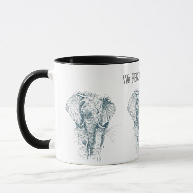 Mug Eléphant Herd Ink dessin et un Dit Drôle (Gauche)