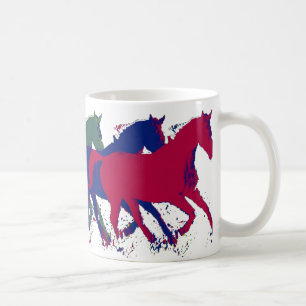 Mug élevage de chevaux sauvages courir