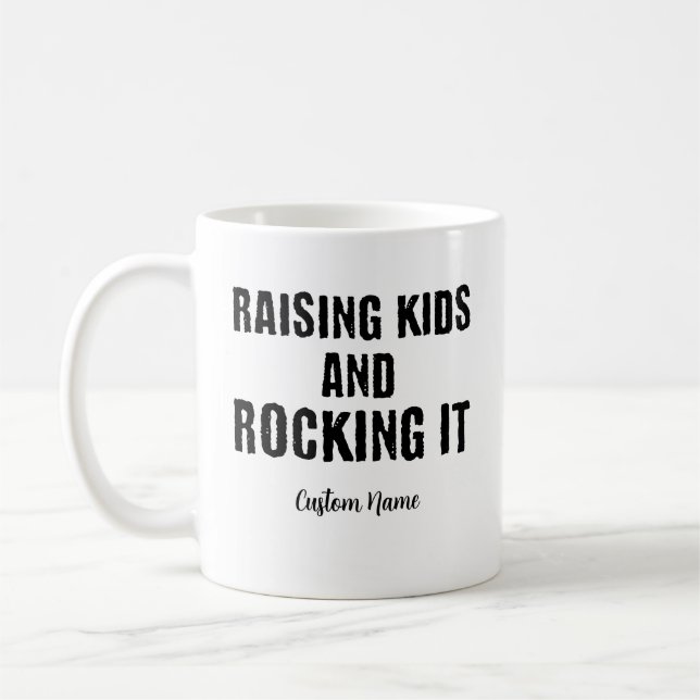 Mug Élever Les Enfants Et Le Frotter Nom Personnalisé (Gauche)