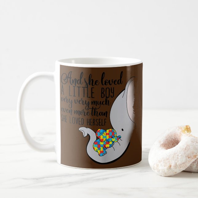 Mug Elle Aimait Un Petit Garçon Beaucoup Autisme Eléph (Avec donut)