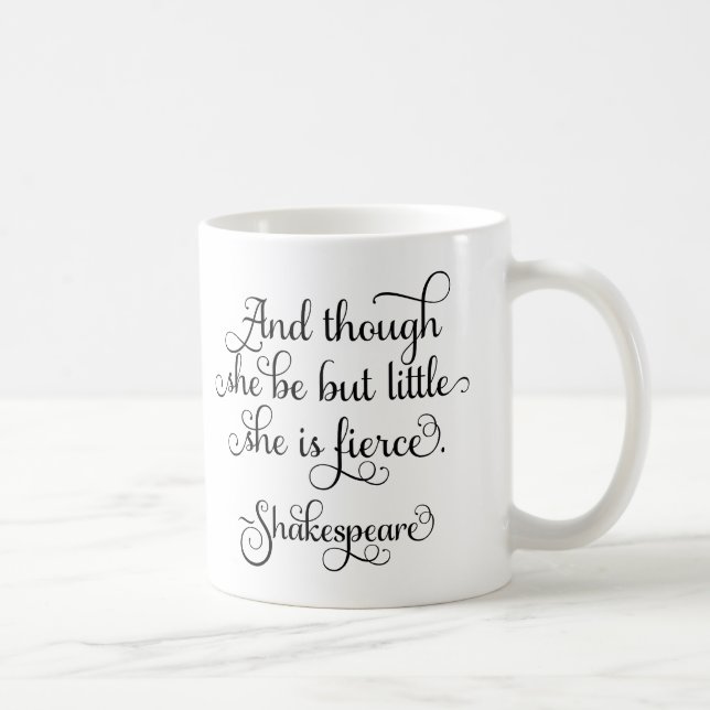 Mug Elle est peut-être petite, mais elle est féroce. S (Droite)