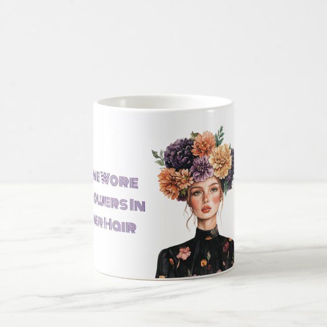 Mug Elle portait des fleurs dans les cheveux (Centre)