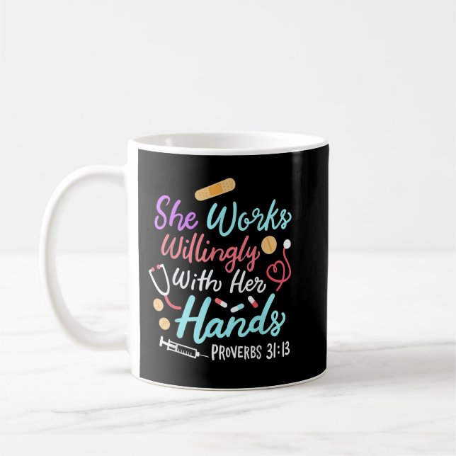 Mug Elle Travaille Avec Volonté Avec Ses Proverbes Mai (Gauche)