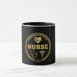 Mug Emblème de l'infirmière professionnelle La compa