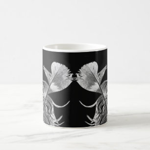 Mug Embrassant des plumes noires et l'art
