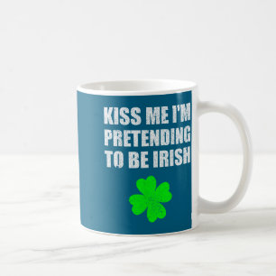 Mug Embrassez-moi, je fais semblant d'être Irlandais,