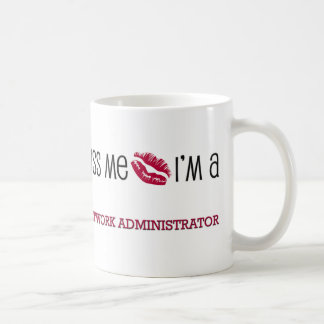 Mug Embrassez-moi que je suis un ADMINISTRATEUR RÉSEAU