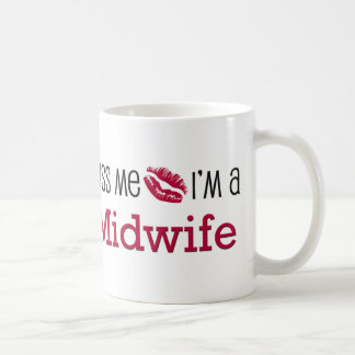 Mug Embrassez-moi que je suis une sage-femme