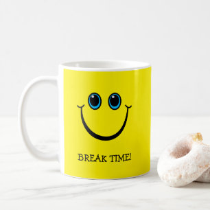 Mug Emoji de sourire jaune font face au temps de