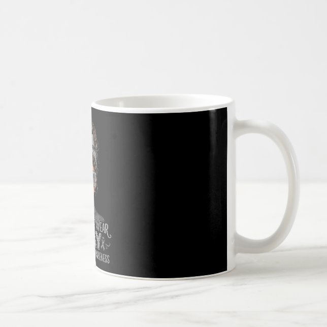 Mug En avril, portez un chignon décoiffé gris pour la  (Droite)