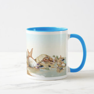 Mug En Bas, Au Bord De La Mer, Des Coquillages