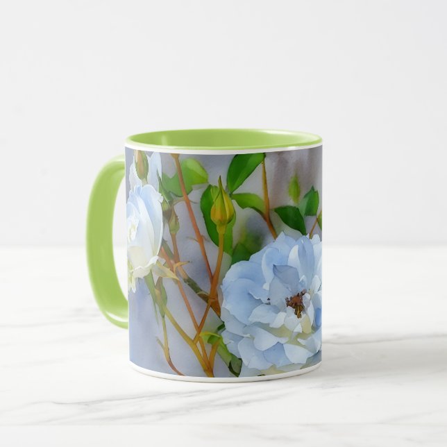 Mug en céramique avec fleurs de roses blanches (Devant gauche)
