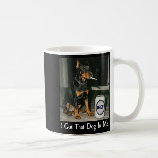 Mug En Chien Doberman Fumant Bière