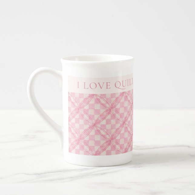 MUG EN FAIENCE FINE COUVERTE À CARREAUX ROSES + TE (Gauche)