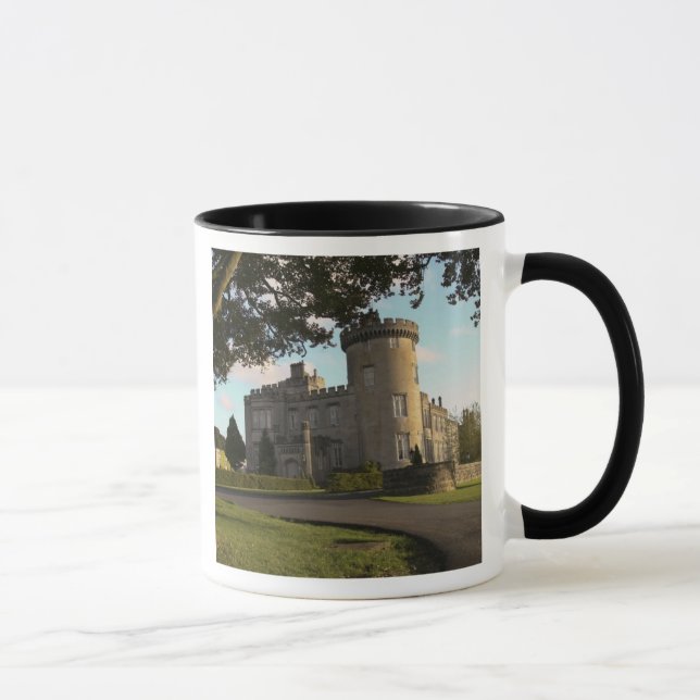 Mug En Irlande, l'entrée latérale du château de Dromol (Droite)