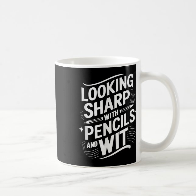 Mug En Regardant Sharp Avec Crayons Et Avec Esprit (Droite)