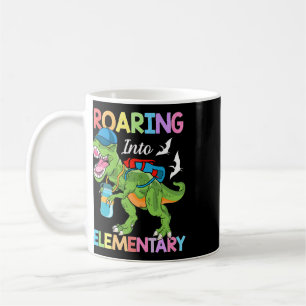 Mug En Rugissant Dans Les Garçons Dinosaures Élémentai