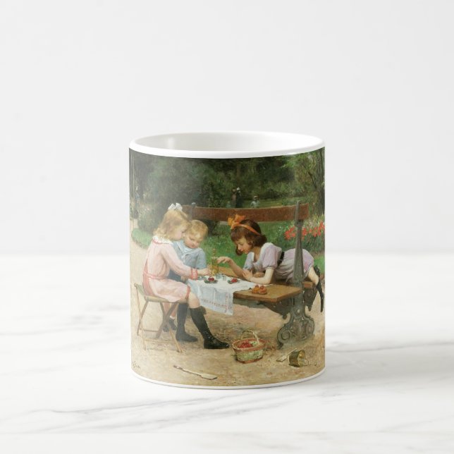 Mug Enfants ayant le thé de l'après-midi dans le parc (Centre)