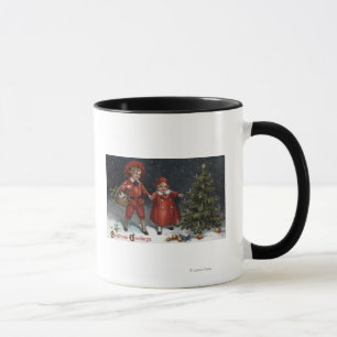 Mug Enfants finis décorant l'arbre
