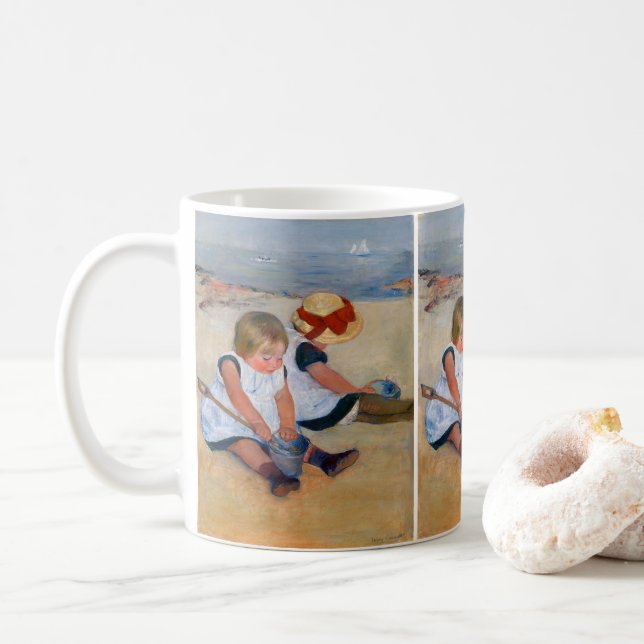 Mug Enfants jouant sur la plage  (Avec donut)