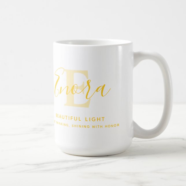 Mug Enora nom jaune texte signifiant monogramme E café (Droite)
