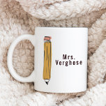 Mug Enseignants personnalisés<br><div class="desc">Gâtez vos professeurs préférés avec une tasse à café personnalisée qu'ils peuvent utiliser pour ranger des crayons sur leur bureau ou se remplir le matin Joe avant une journée d'enseignement!</div>