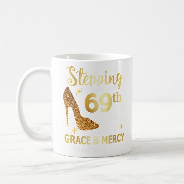 Mug Entrée dans mon 69e anniversaire avec grâce des di (Gauche)