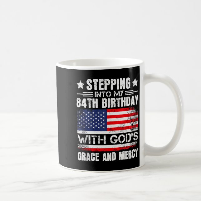 Mug Entrer dans mes 84 ans avec la grâce de Dieu et (Droite)