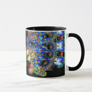 MUG EPHÉMERAL / FEMME AVEC MAQUETTE FRACTALE COLORÉE