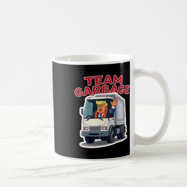 Mug Équipe de déchets Drôle de Trump conduisant un cam (Droite)