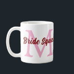Mug Équipe de mariée ajoutez nom monogramme demoiselle<br><div class="desc">beau design</div>