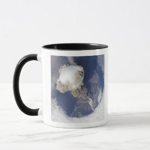 Mug Éruption du volcan Sarychev