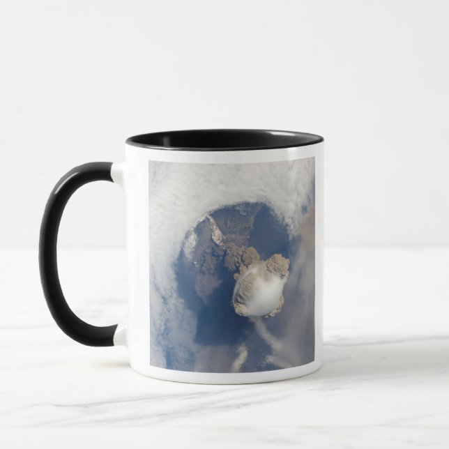 Mug Éruption du volcan Sarychev 2 (Gauche)