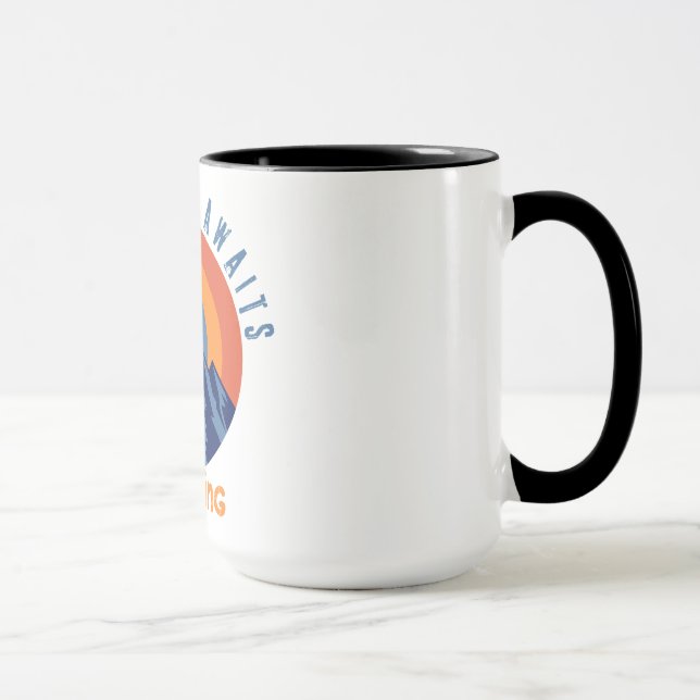Mug Essentiels de camping et d'engrenages d'aventure" (Droite)