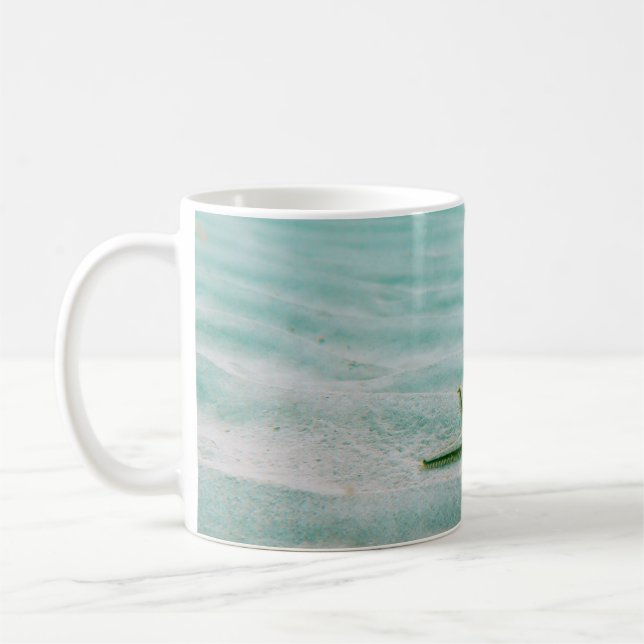 Mug Estarfish blanche sur sable sous l'eau le matin (Gauche)
