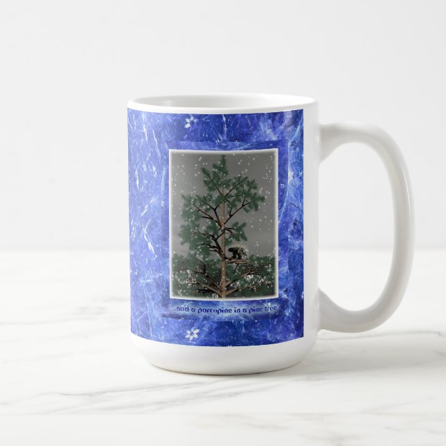 Mug Et Une Porcupine Dans Un Pin Tree (Droite)
