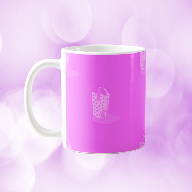 Mug Étoiles de cowboy Boots Motif rose (A mug with a pattern of pink cowboy boots.)