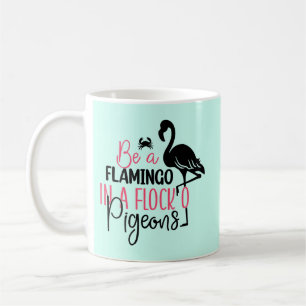 Mug Être un flamant rose dans une volée de pigeons