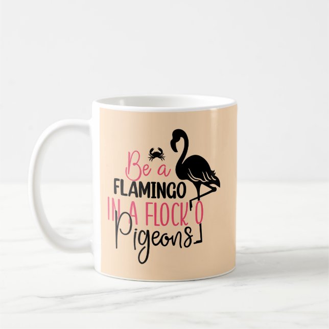 Mug Être un flamant rose dans une volée de pigeons (Gauche)