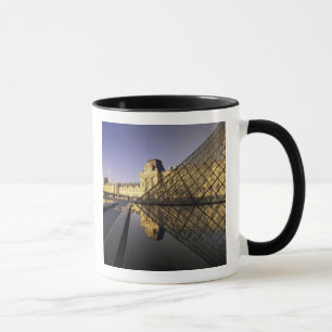 Mug Europe, France, Paris. Le Louvre et verre