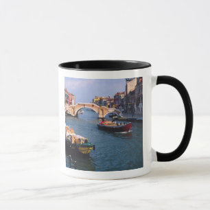 Mug Europe, Italie, Venise. Bateaux apportant