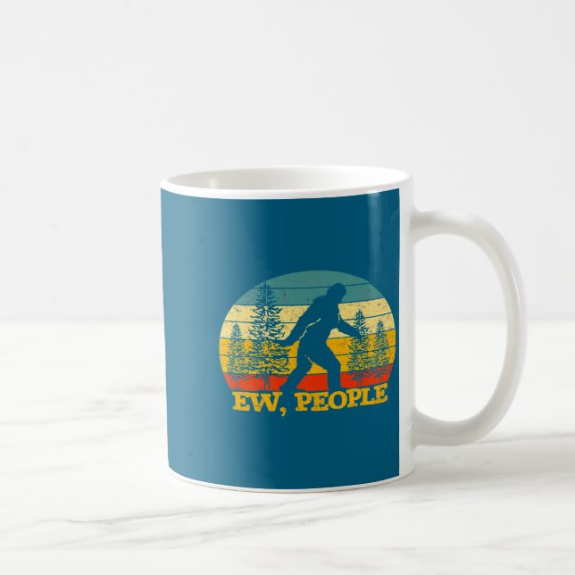 Mug Ew People Bigfoot Sasquatch Camng Love Distresse  (Droite)