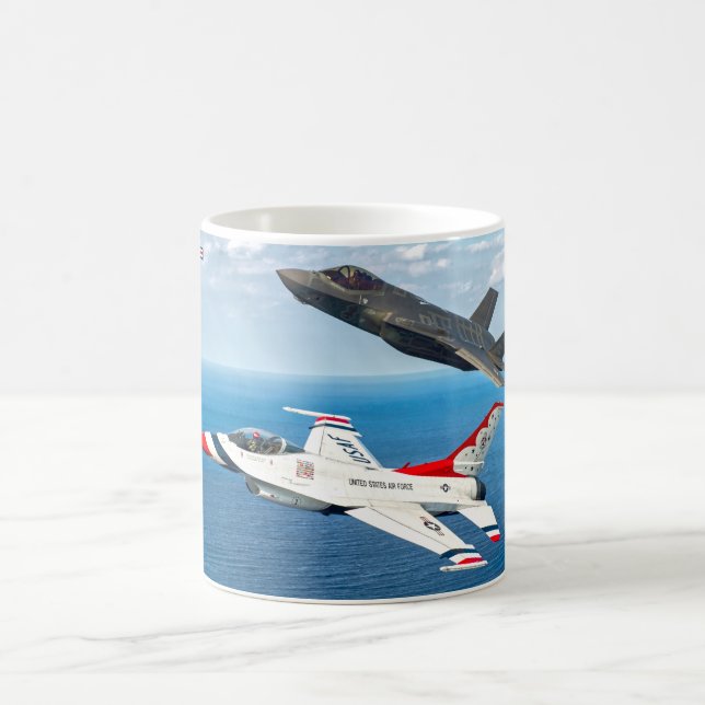 MUG F-16C FALCON ET F-35A LIGHTNING II (Centre)