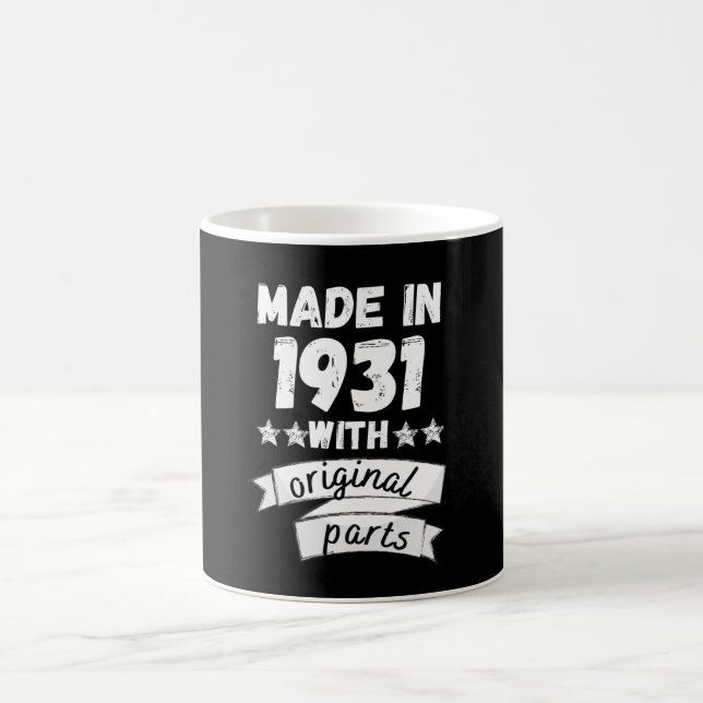 Mug fabriqués en 1931 avec pièces d'origine, (Centre)