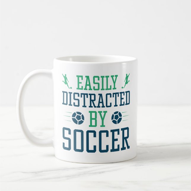 Mug Facilement Distrait Par Le Football (Gauche)