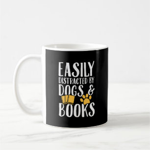 Mug Facilement distrait par les chiens et les livres