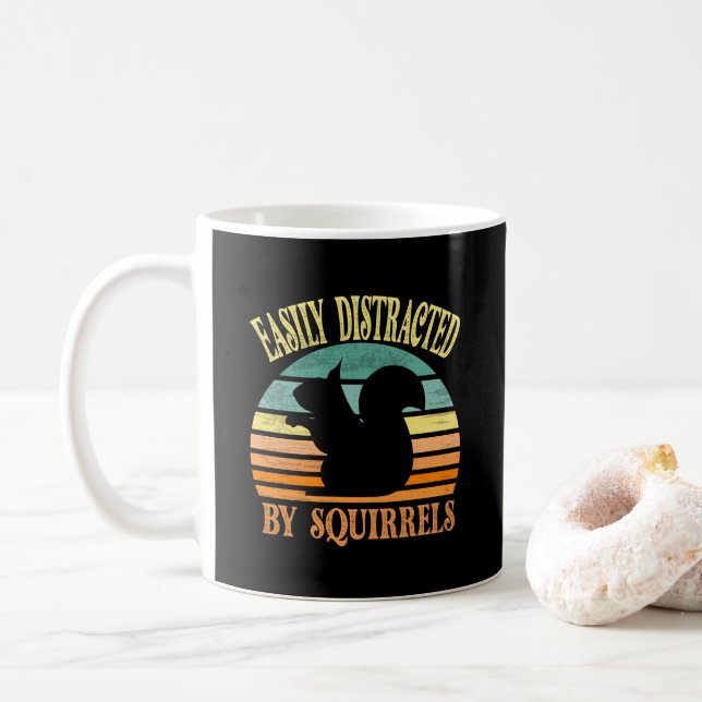 Mug Facilement Distrait Par Les Écureuils, Coucher De  (Avec donut)