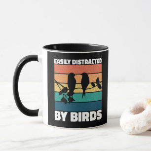 Mug Facilement Distrait Par Les Oiseaux Propriétaire D