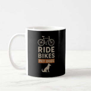 Mug Faire du vélo Caresser les chiens Drôle de cyclist