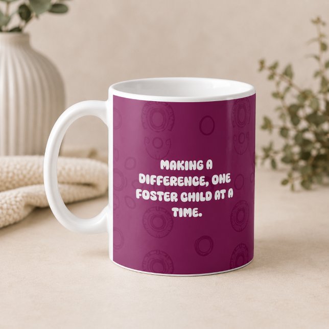 Mug Faire une différence un enfant placé à la fois (Créateur téléchargé)
